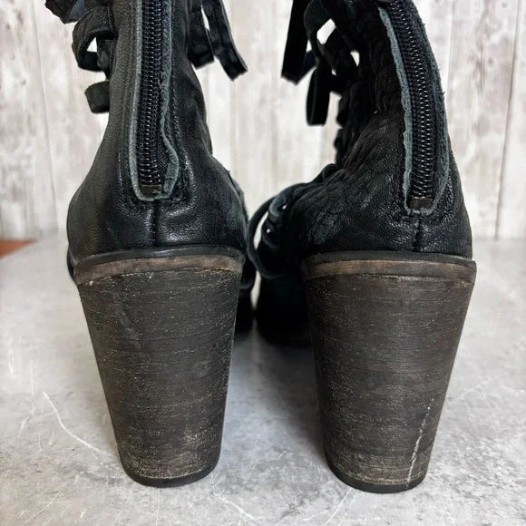Free People 'Carerra' Black Textured Leather Crisscross Ankle Booties Size 9 - Picture 4 of 5